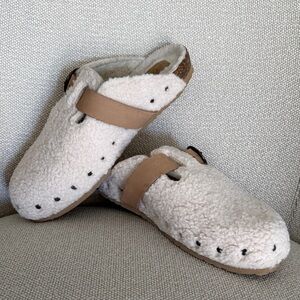 GARNET Hill Sherpa in Cream and Tan Mules